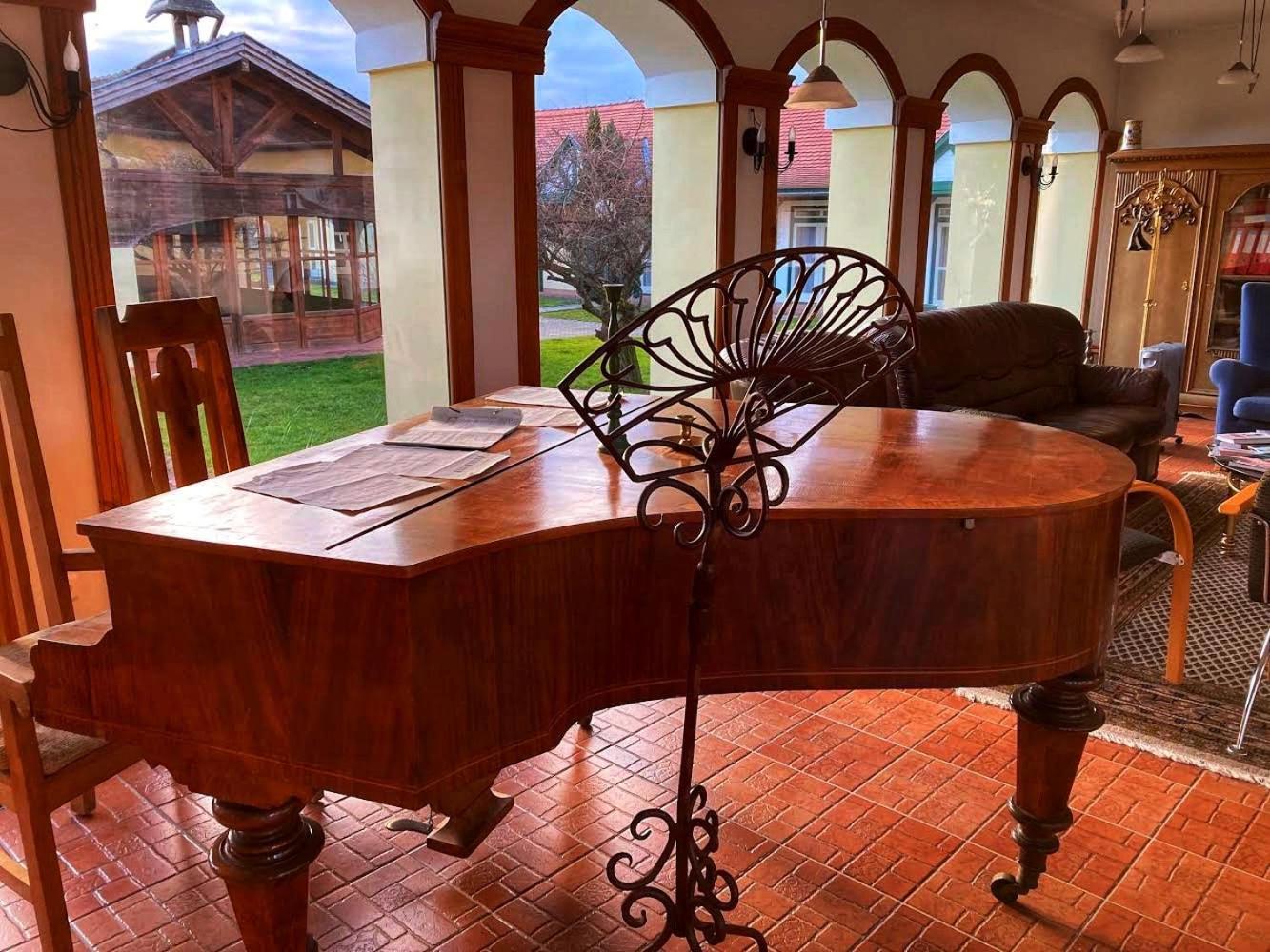Ginti Panzio, Orseg Hotel Magyarszombatfa Bagian luar foto