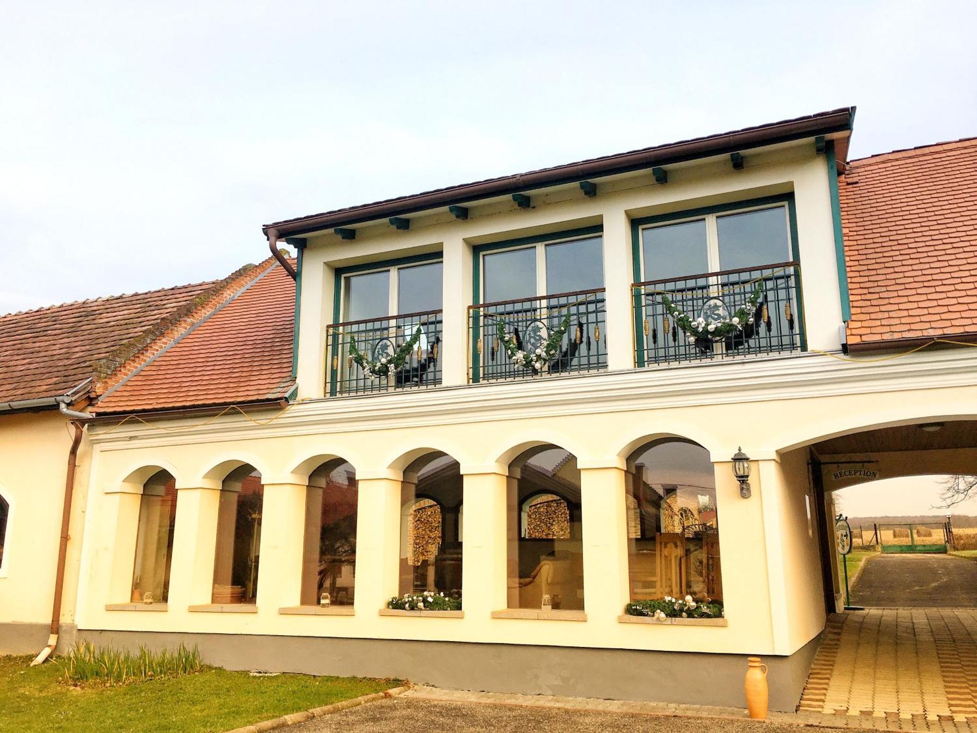 Ginti Panzio, Orseg Hotel Magyarszombatfa Bagian luar foto