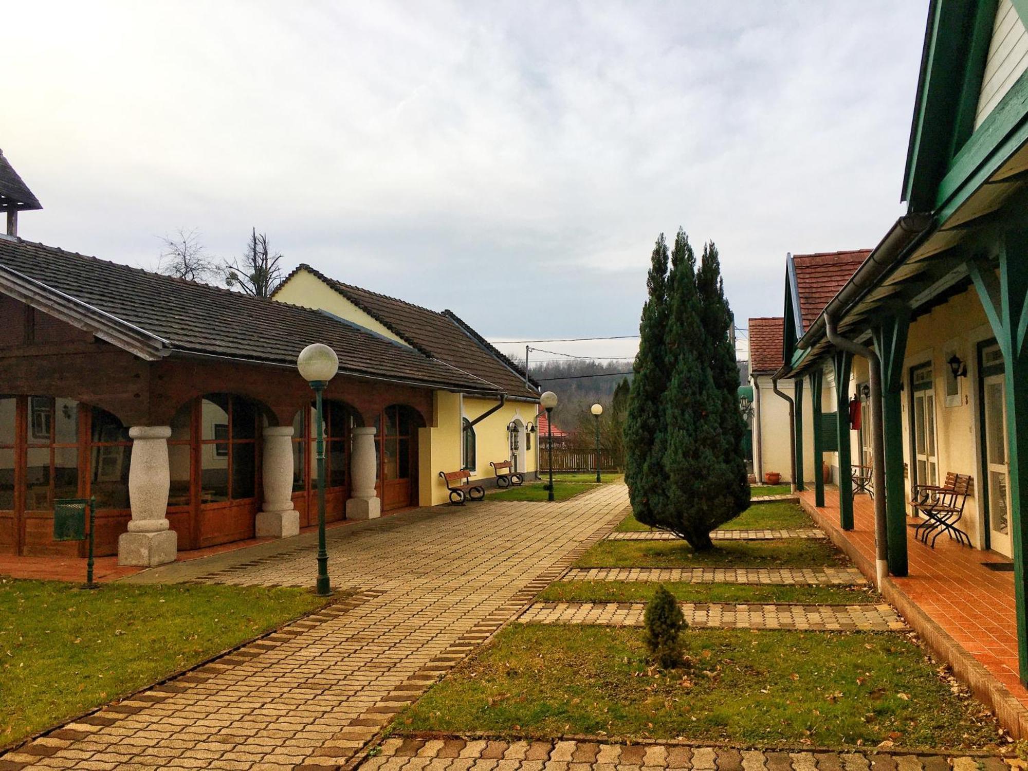 Ginti Panzio, Orseg Hotel Magyarszombatfa Bagian luar foto